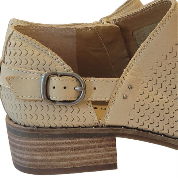 Lucky Brand Toupe Leather Perferated Buckle Cutout Zip Ankle Boots Size 8.5 - Picture 5 of 11